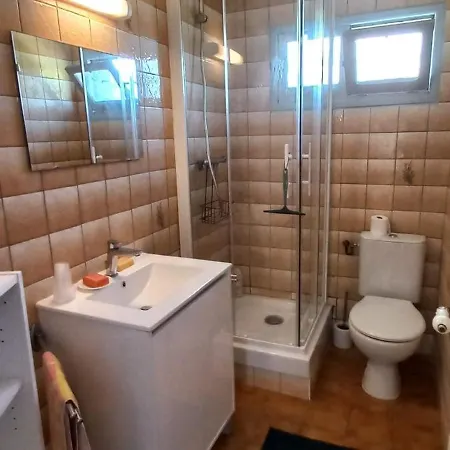 Grande Maison Pour 12 Personnes Idealement Situee A *