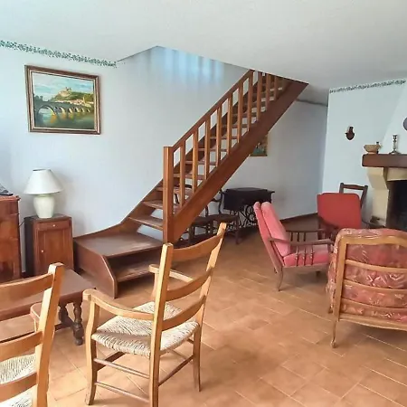 Grande Maison Pour 12 Personnes Idealement Situee A