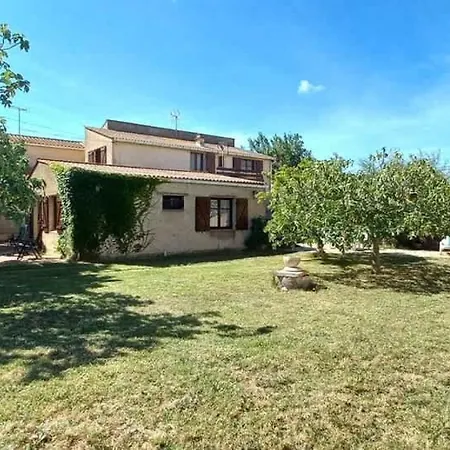 Grande Maison Pour 12 Personnes Idealement Situee A *